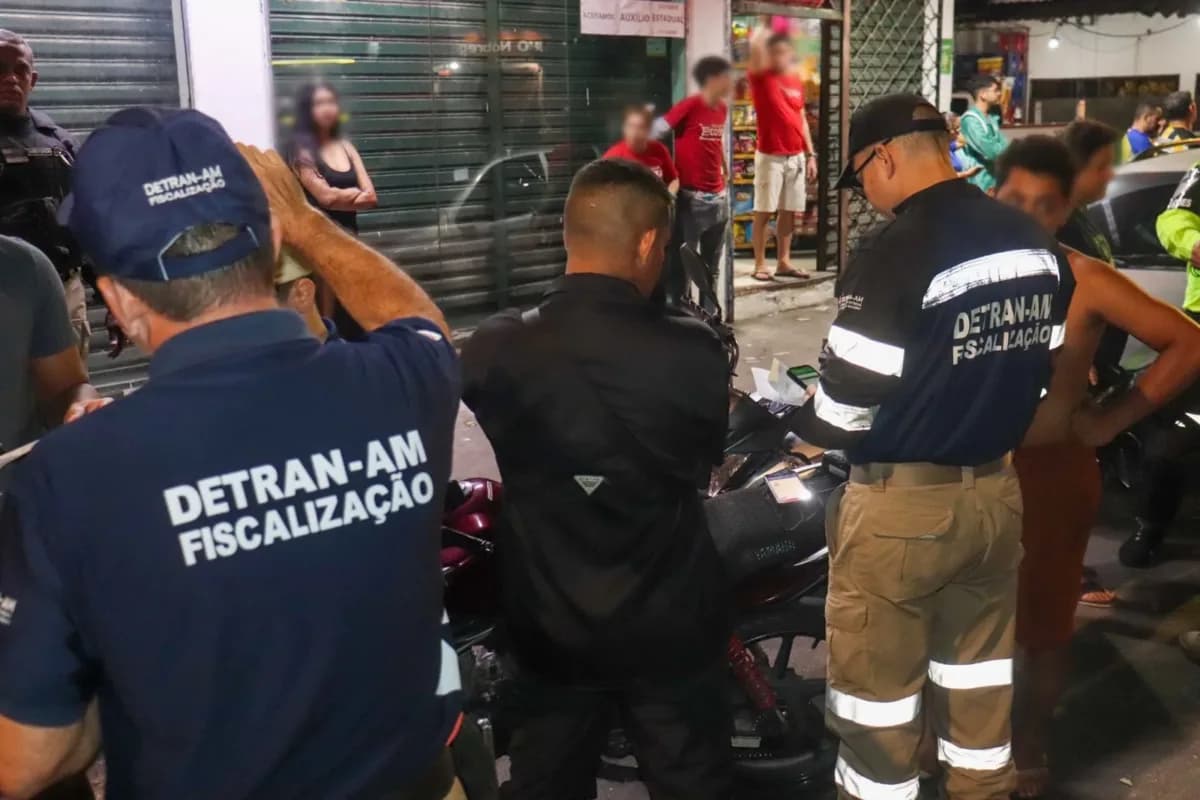 Fiscalização autua mais de 250 motociclistas por infrações de trânsito em Manaus