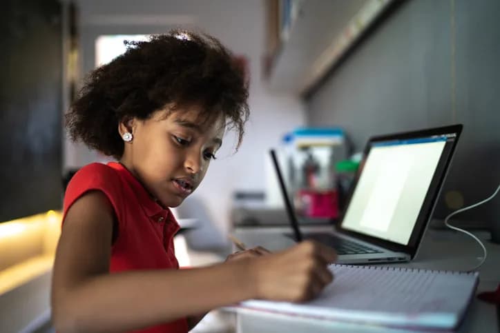 Educação digital pode se tornar obrigatória no ensino básico