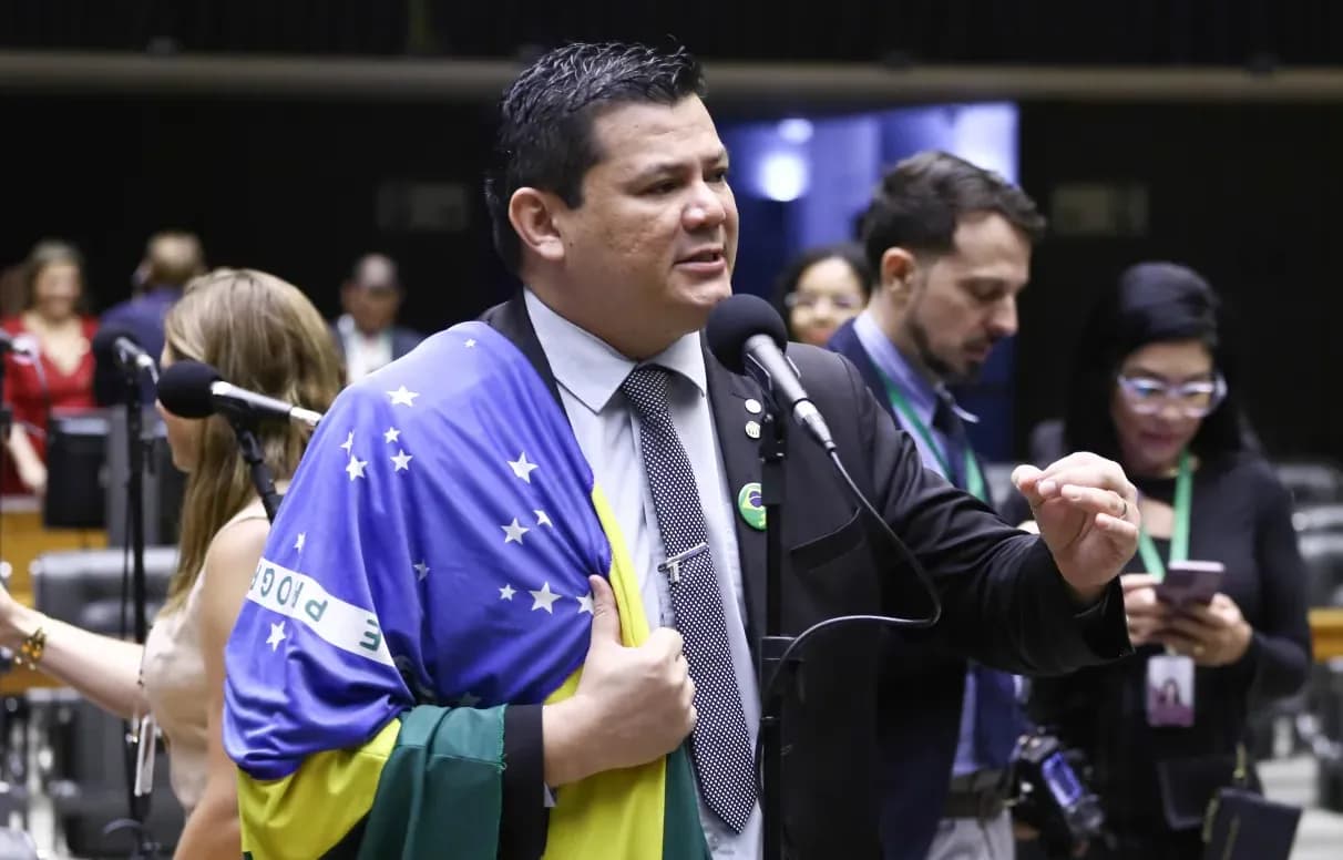 Conselho de Ética analisa suspensão do mandato de Gilvan da Federal; entenda o caso