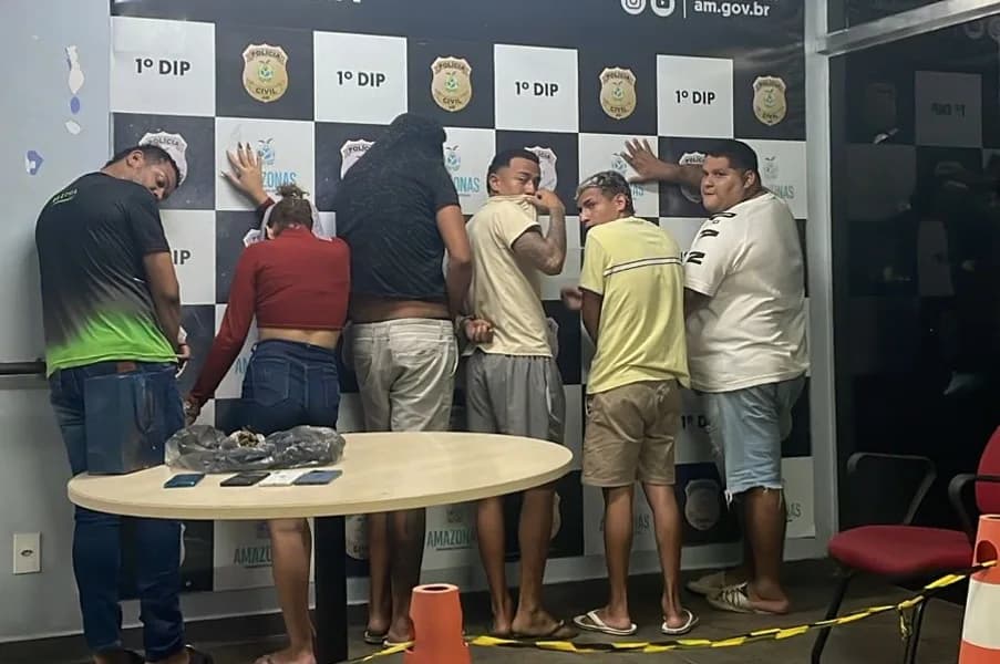 Seis pessoas são presas no Centro de Manaus após furto de celulares durante show