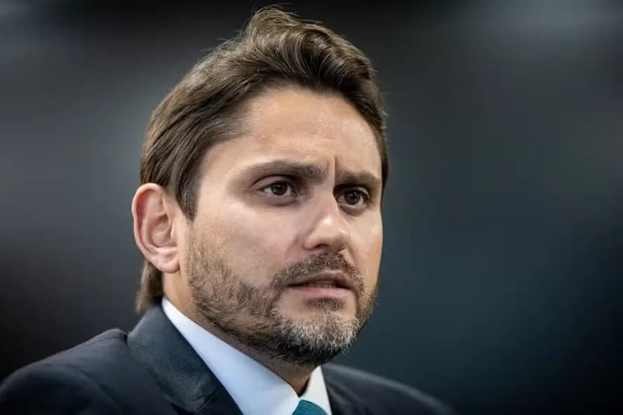 Exoneração de Juscelino Filho é oficializada; substituto não foi nomeado