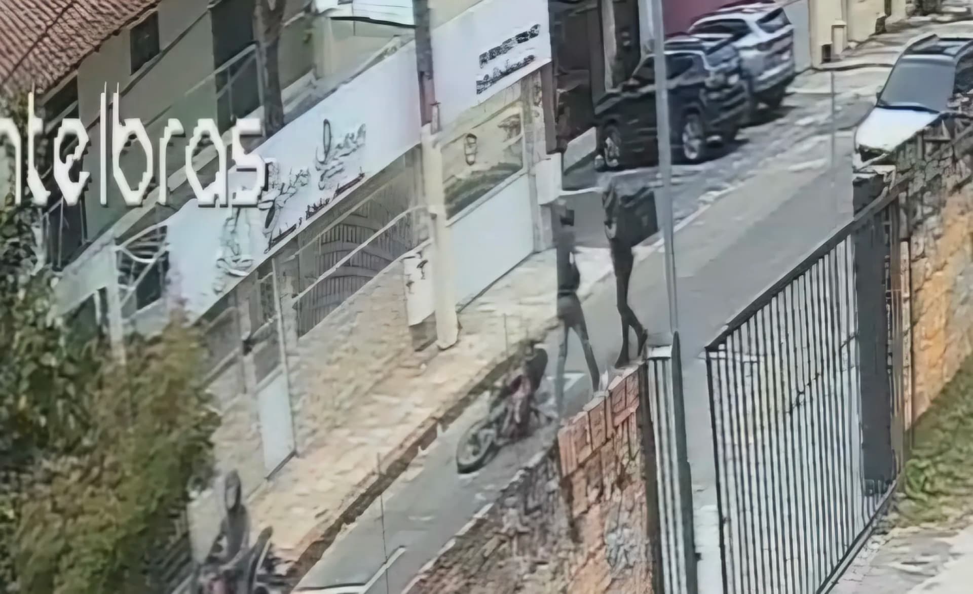 VÍDEOS: Motoboy é assaltado e tem moto e dinheiro levados