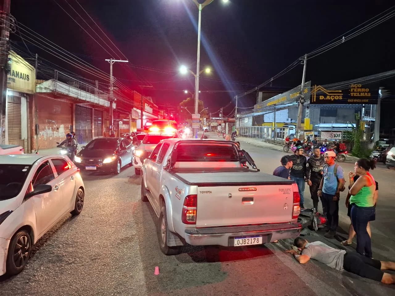 VÍDEOS: Carro e moto colidem na Avenida Cosme Ferreira nesta quarta-feira (2/4)