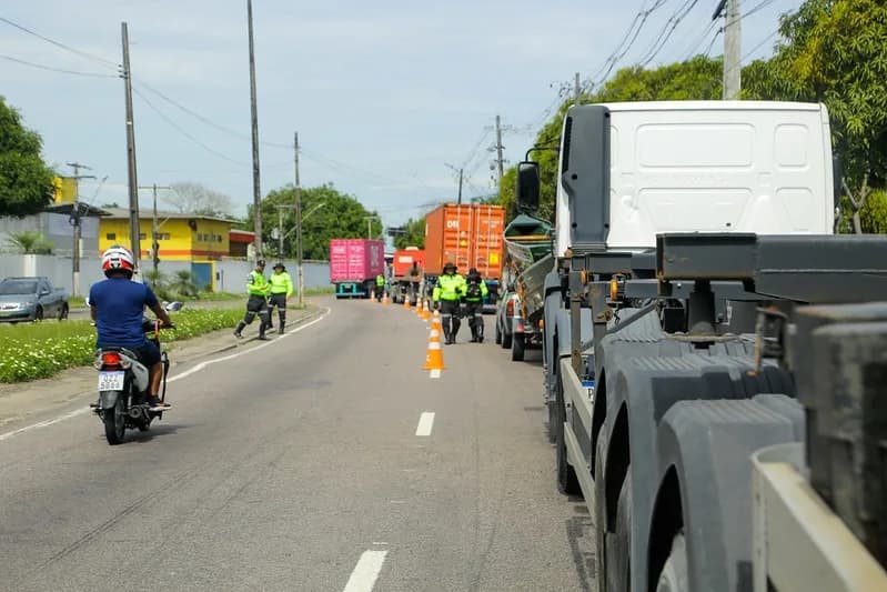 Operação ‘Carga Pesada’: 13 veículos são apreendidos em fiscalização do IMMU, em Manaus
