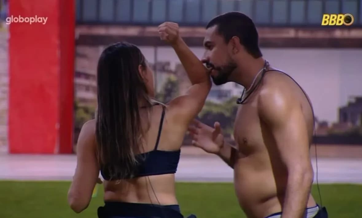 BBB 25: Maike morde e “enforca” Renata e fãs pedem expulsão