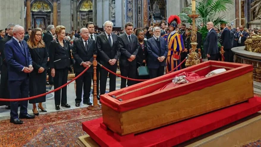 Velório do Papa é encerrado; Lula e comitiva brasileira comparecem