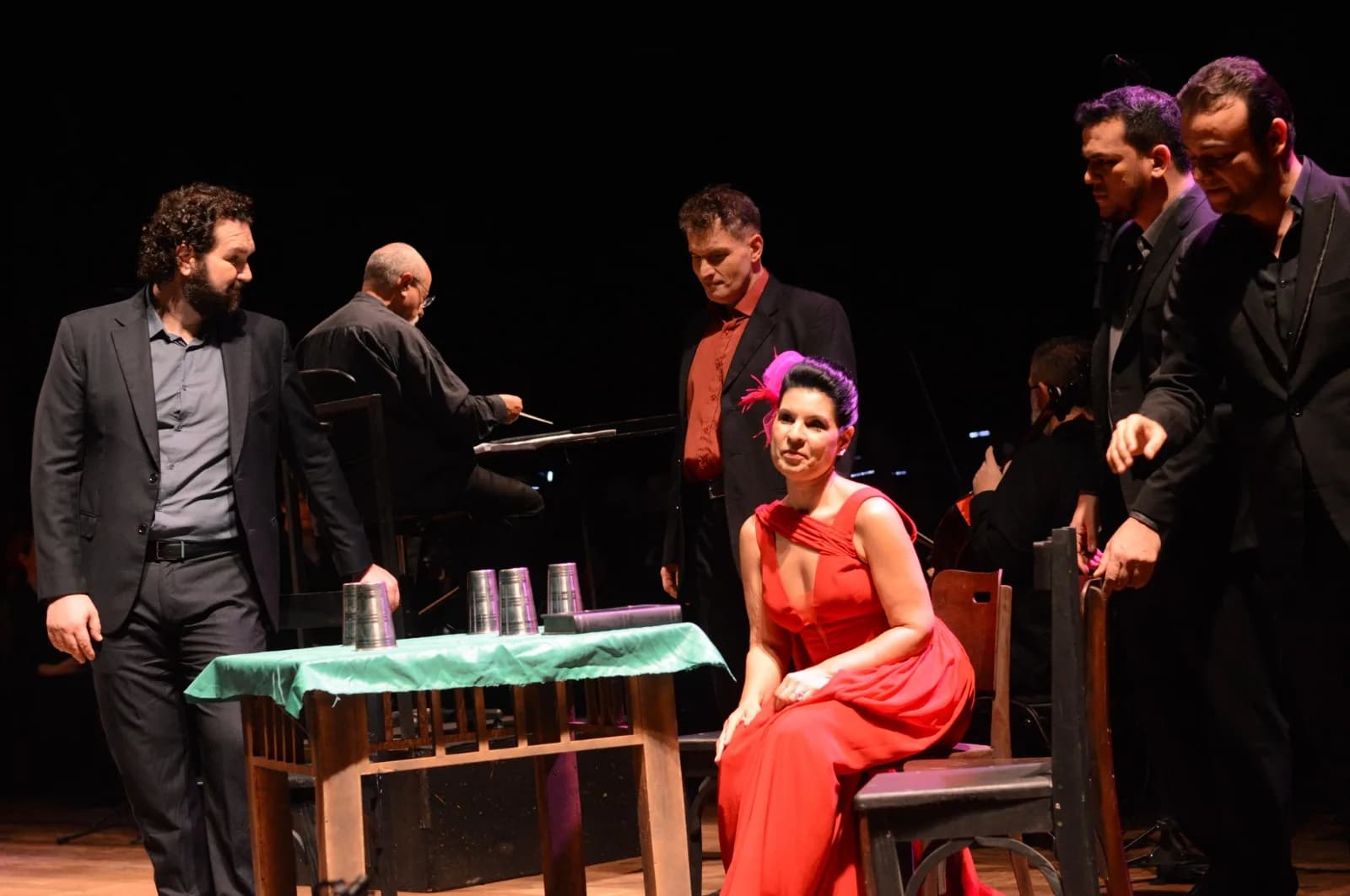 Teatro Amazonas encanta o público com apresentação da ópera ‘La Bohème’