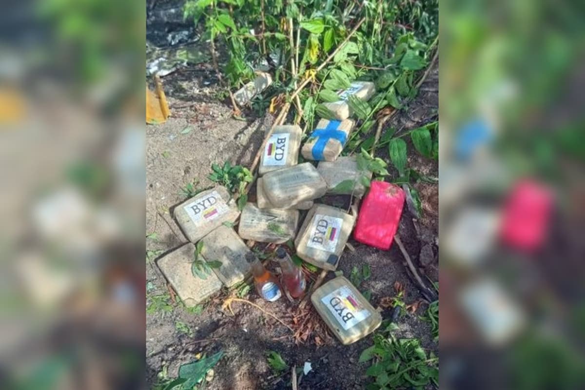 Avião de traficantes com pacotes de maconha é derrubado por caças da FAB