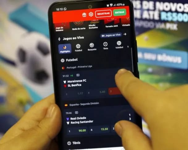 Brasileiros gastam R$ 30 bilhões por mês em bets, aponta Banco Central