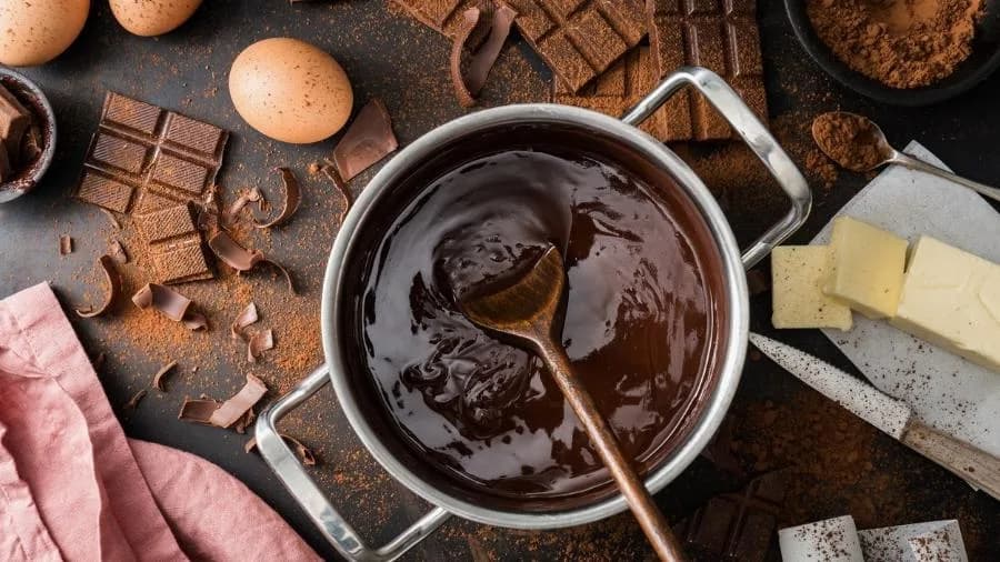 Comer chocolate com exagero faz mal; veja como não arriscar a sua saúde