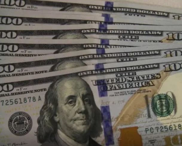 Mercado financeiro fecha estável em dia de anúncio do “tarifaço” de Trump