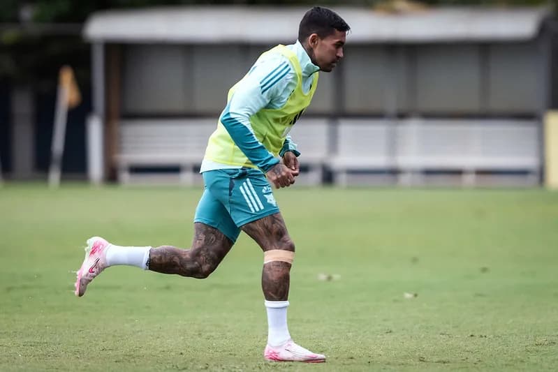 Dudu retorna aos treinos com futuro incerto no Cruzeiro