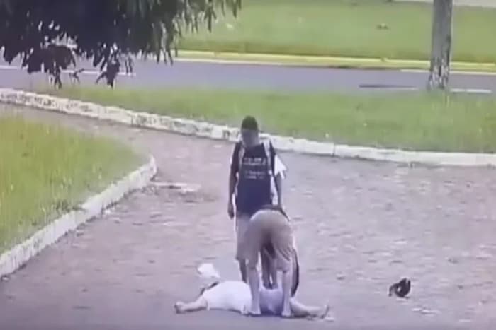 VÍDEO: Homem paga lanche a 2 moradores de rua e é espancado e roubado por dupla, no Paraná
