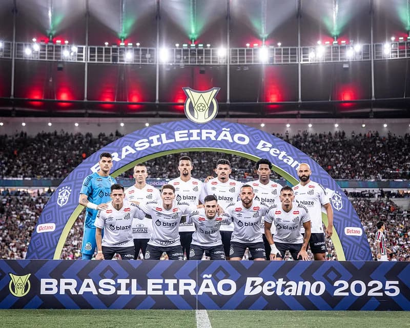 Sem acordo com patrocinador máster, Santos busca novo parceiro