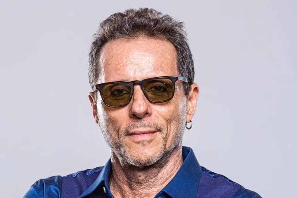 Cantor Tony Bellotto passa por cirurgia para tratar câncer no pâncreas