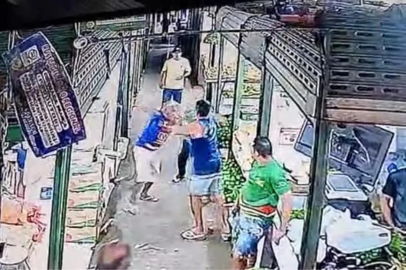 VÍDEO: idoso é agredido em briga na Feira Manaus Moderna