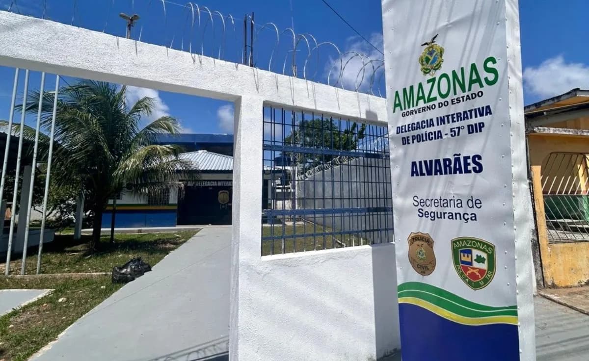 Em Alvarães, Polícia Civil prende dupla com porções de pasta base de cocaína