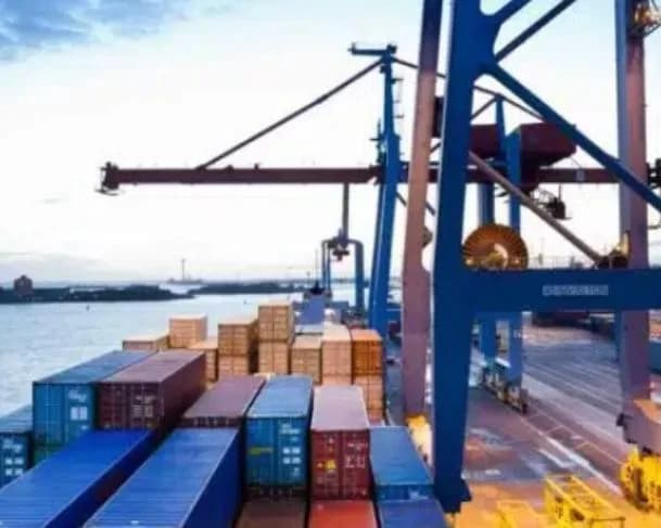 EUA abrem investigação sobre importações de remédios e semicondutores e revisam tarifas sobre eletrônicos