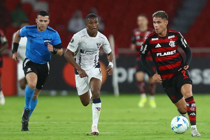 Na altitude de Quito, Flamengo segura a LDU e fica no empate
