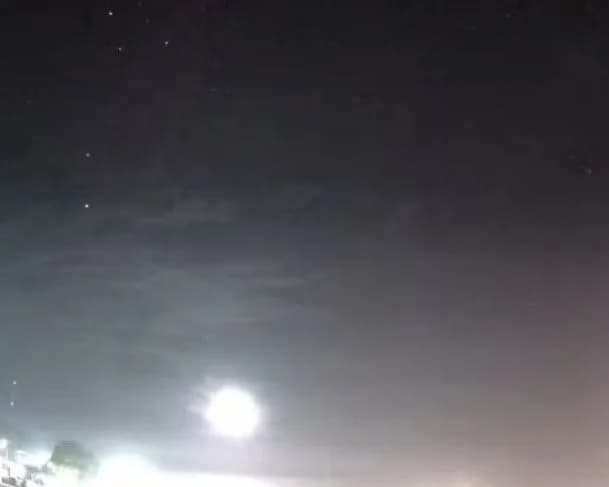 VÍDEO: Explosão de meteoro é vista no céu de Santa Catarina