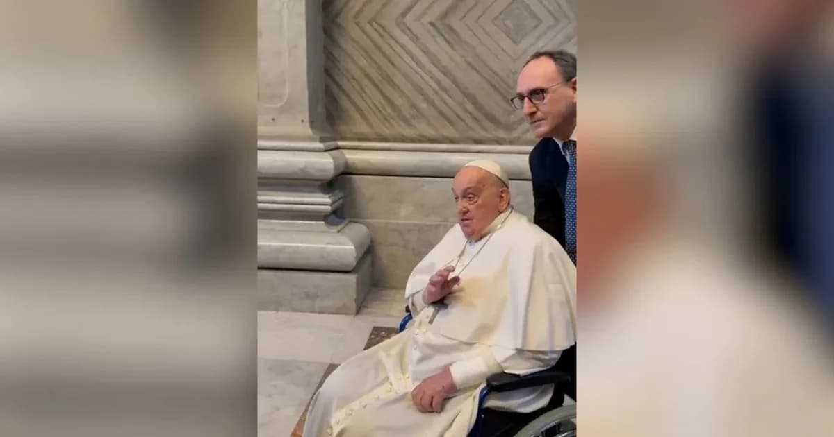 VÍDEO: Papa Francisco faz aparição surpresa na Basílica de São Pedro