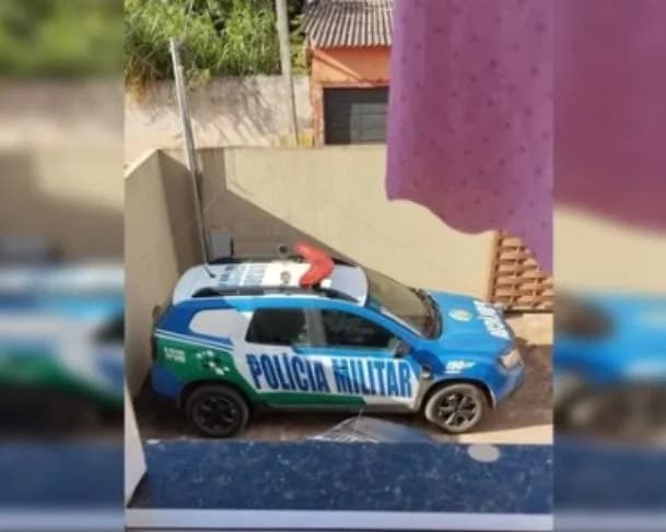 PM flagrado se masturbando em viatura estava assistindo colega de farda em transmissão ao vivo