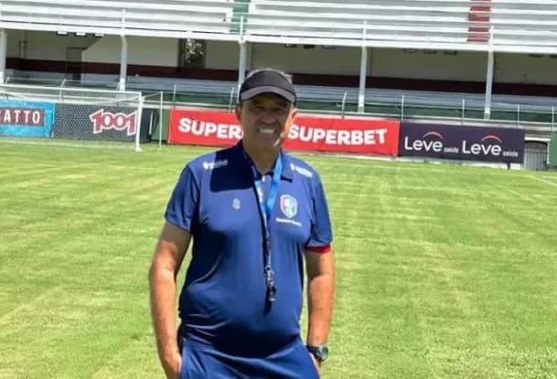 Instituto 3B anuncia saída do técnico Roberto Neves