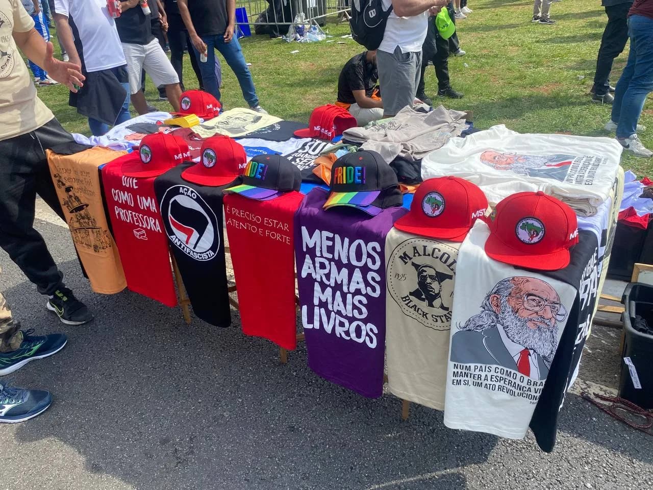 Erika Hilton culpa show de Lady Gaga por baixa adesão em ato do 1º de maio