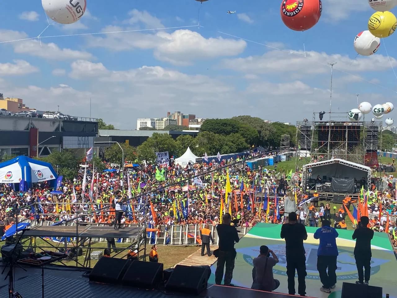 Erika Hilton culpa show de Lady Gaga por baixa adesão em ato do 1º de maio