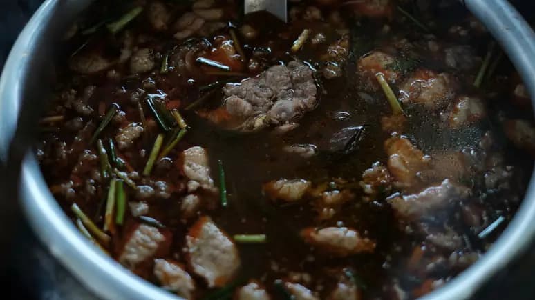 Mulher mata marido e cozinha pênis da vítima em Acrelândia