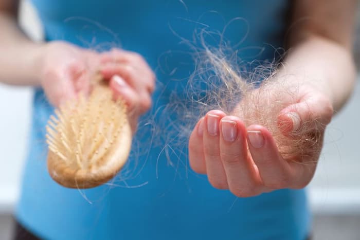 Entenda as causas da queda de cabelo após a gravidez