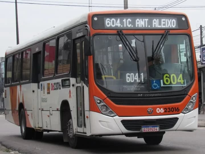 Passageiros reagem a tentativa de assalto e rendem criminoso em ônibus