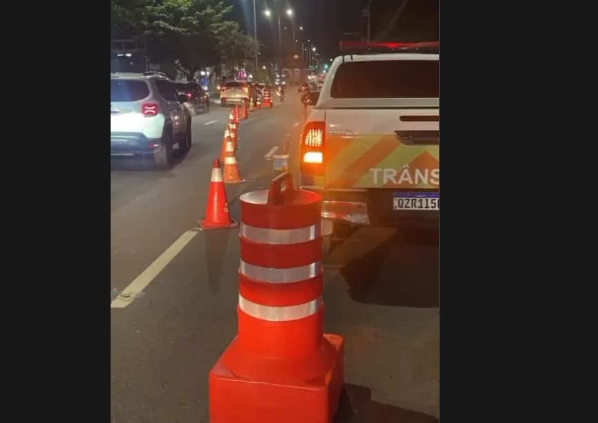 VÍDEO: Cratera abre e trecho da avenida Constantino Nery é interditado em Manaus
