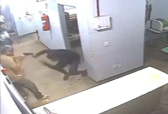 Segundo detento morre após tentar roubar arma de investigadora em delegacia do Amazonas