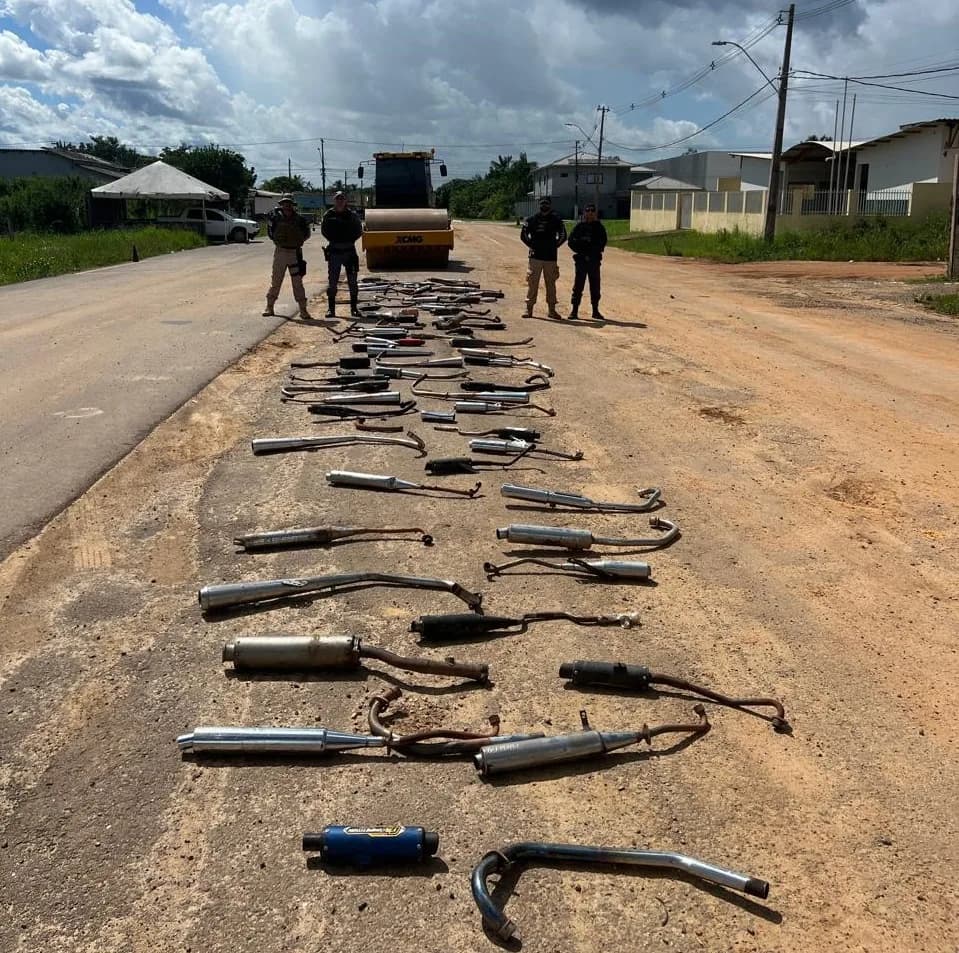 Detran remove e destrói 180 descargas de motos em Humaitá