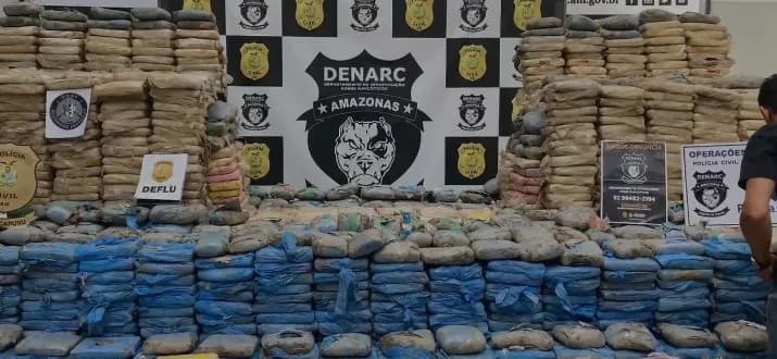 Polícia intercepta mais de uma tonelada de drogas escondidas em compartimento oculto de barco no Amazonas