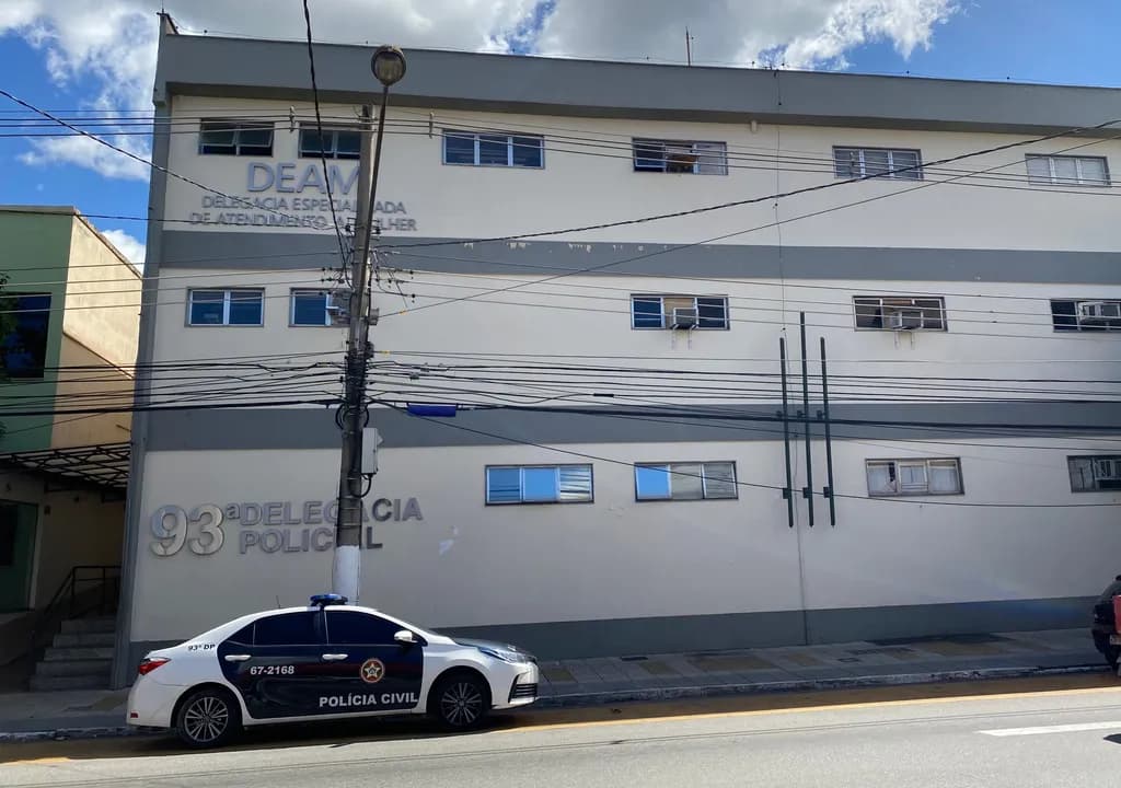 Menino de 11 anos é achado dormindo em caminhão após ser abandonado; pai foi preso