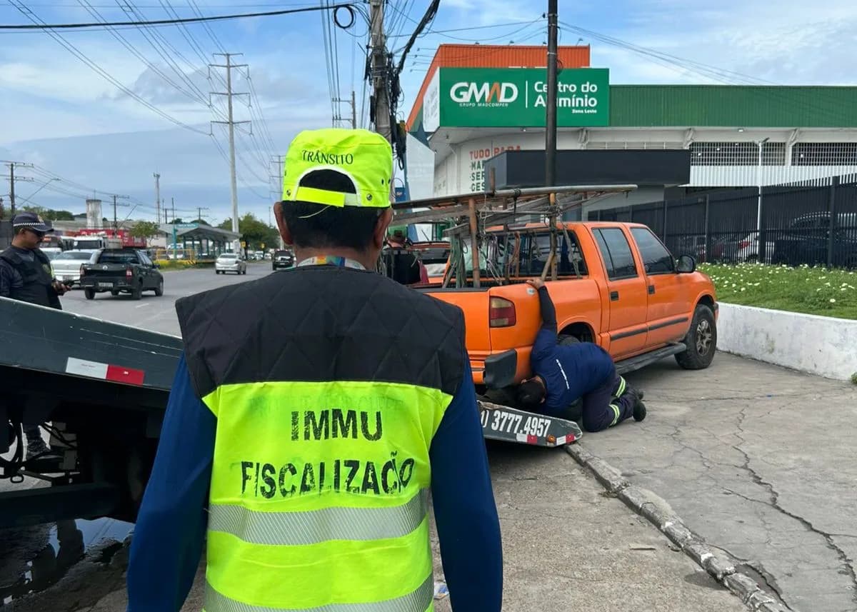 Prefeitura de Manaus realiza operação ‘Transporte Legal’ e apreende veículos irregulares na zona Leste