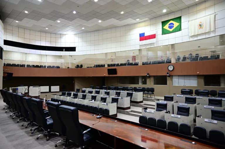 Jurista avalia suspensão do concurso da CMM