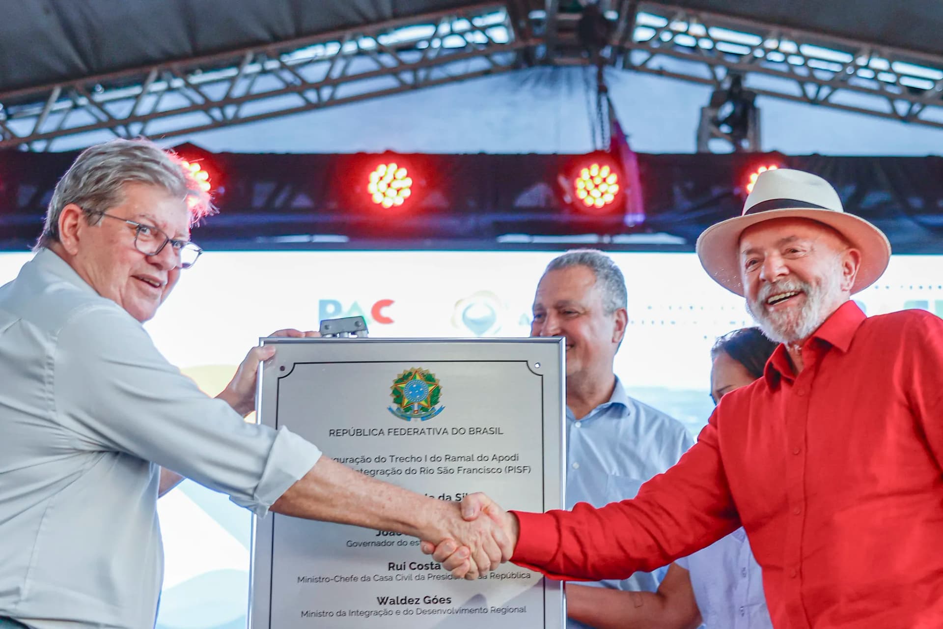 “Deus deixou o sertão sem água porque sabia que eu ia trazer”, diz Lula em discurso no Nordeste