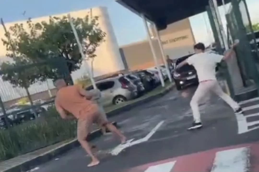 VÍDEO: Briga entre dois homens causa tumulto em frente ao Amazonas Shopping, em Manaus