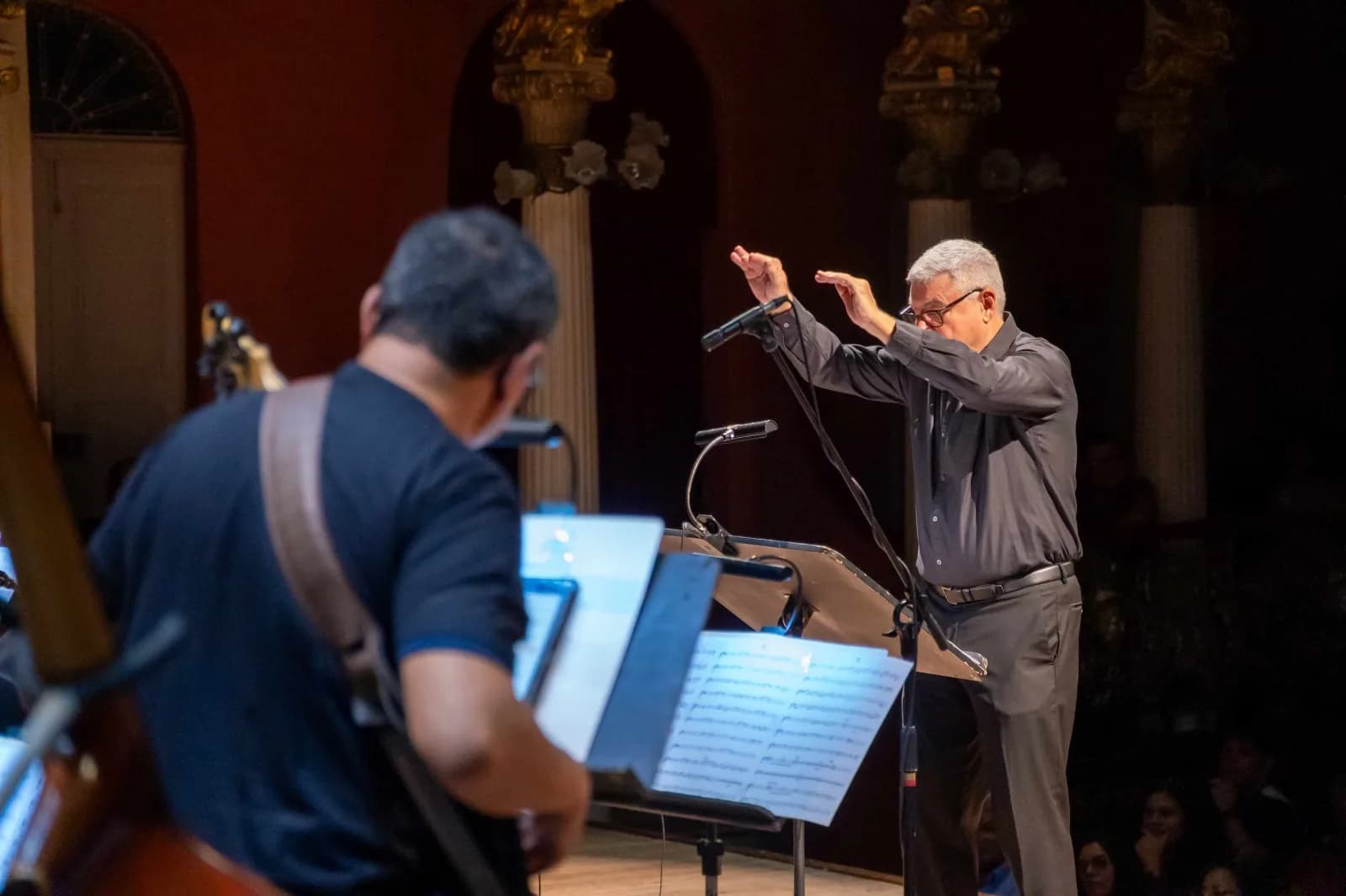 Teatro da Instalação celebra 24 anos com show gratuito da Amazonas Band
