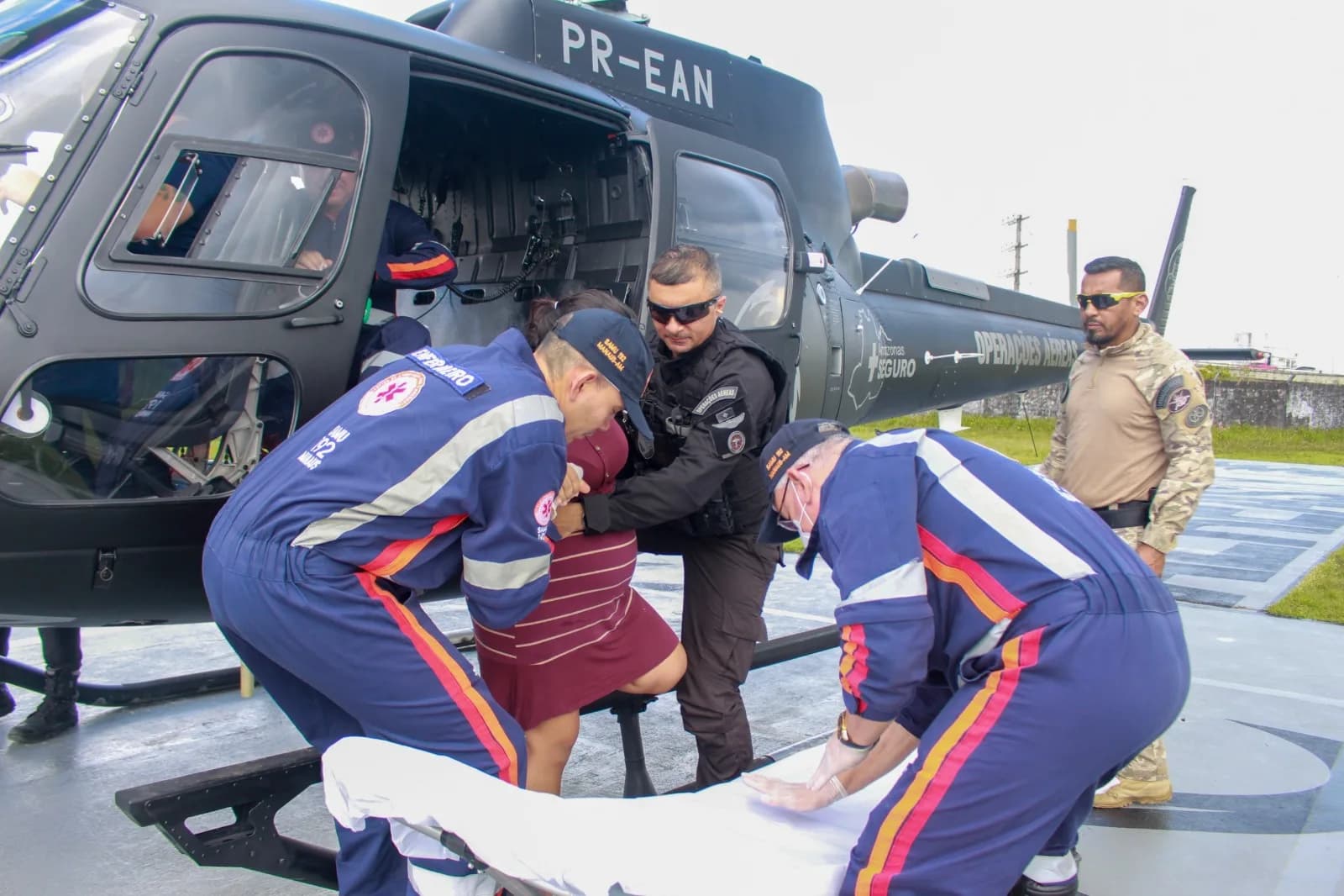 Gestante em trabalho de parto é resgatada por helicóptero em comunidade ribeirinha no AM