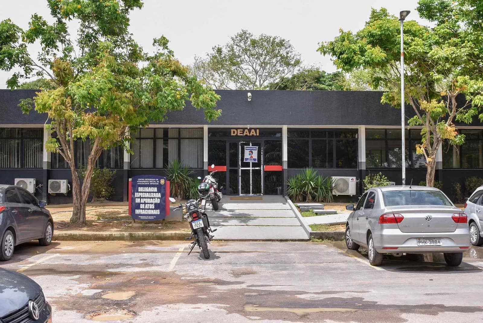 Adolescente de 16 anos é apreendido por envolvimento em roubo com uso de arma falsa em Manaus