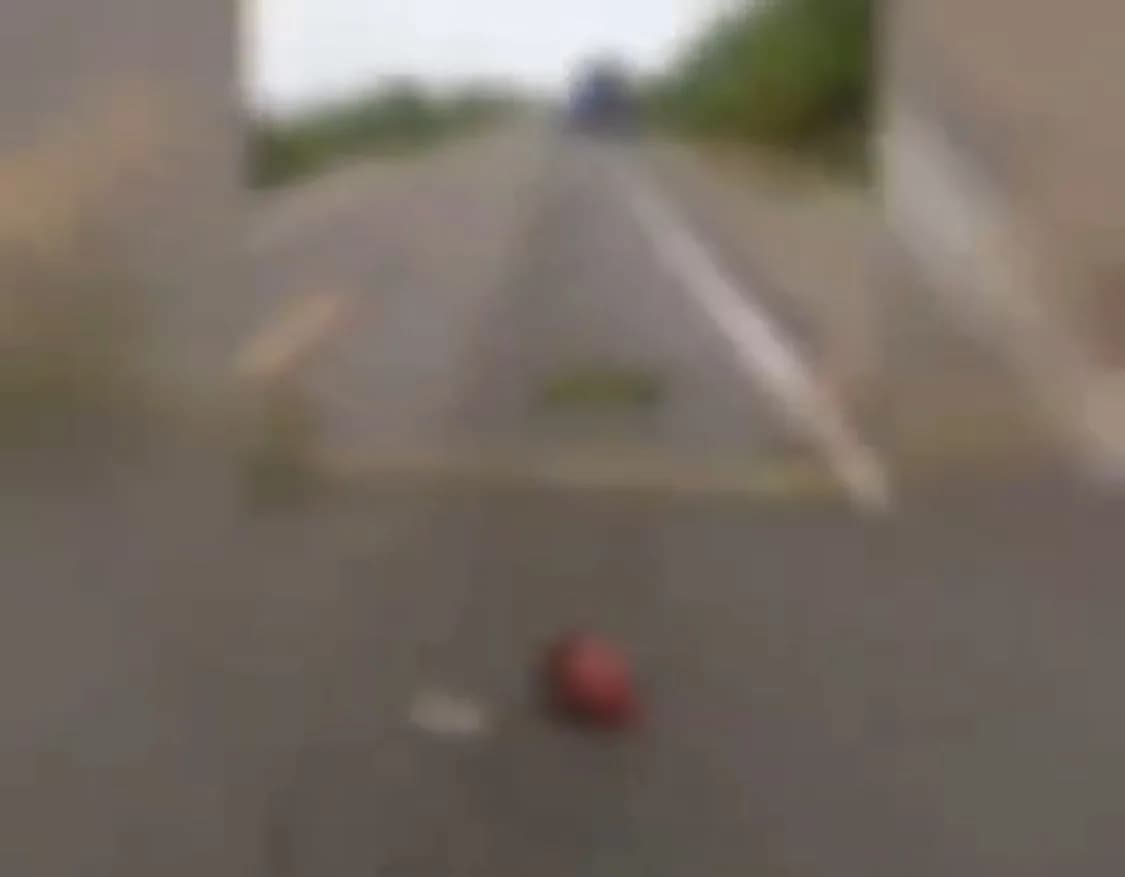 IMAGENS FORTES: Motociclista morre decapitado em colisão com ônibus