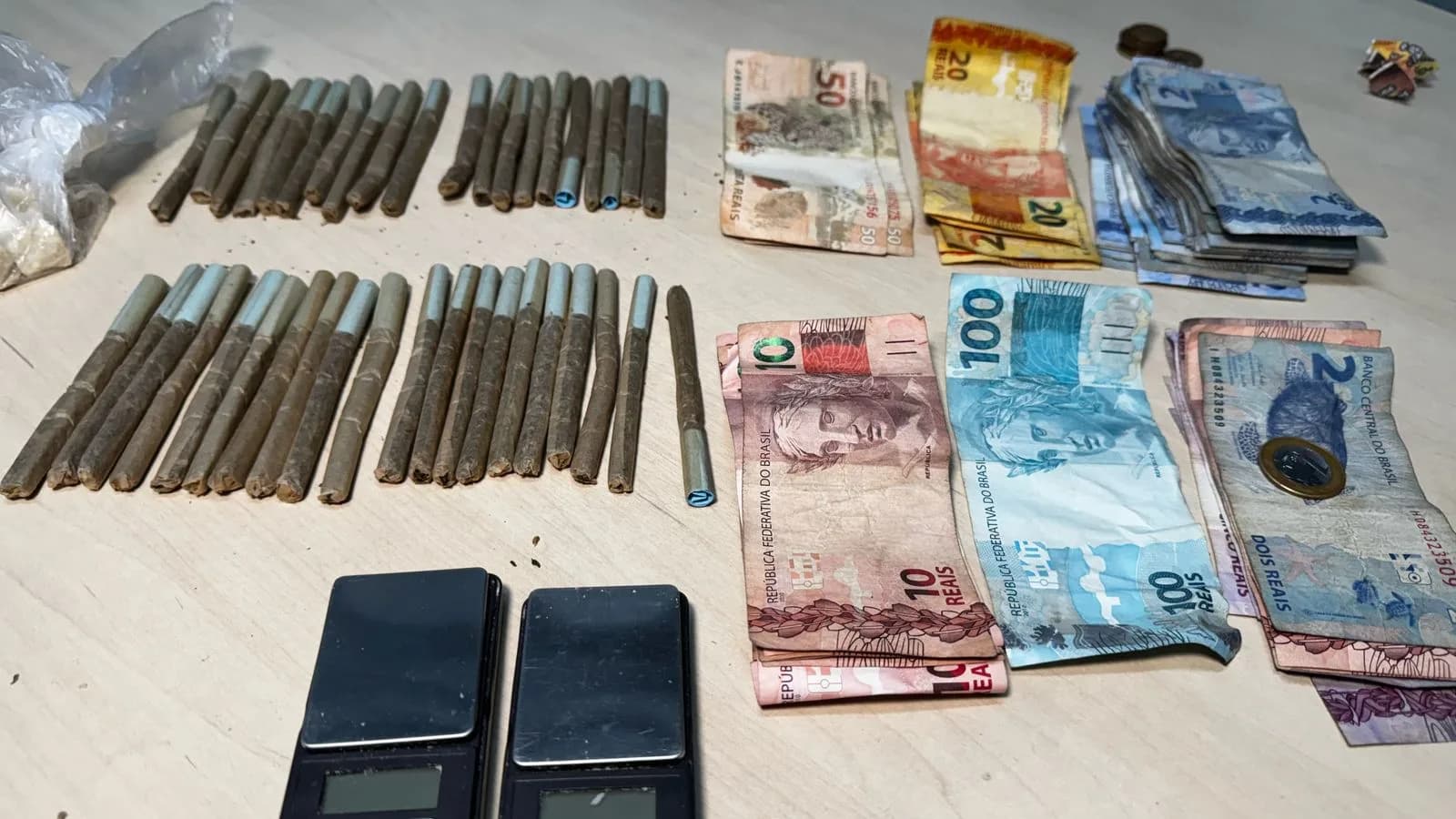 Suspeitos fogem de lancha durante operação da PM nas proximidades da Feira da Panair, em Manaus