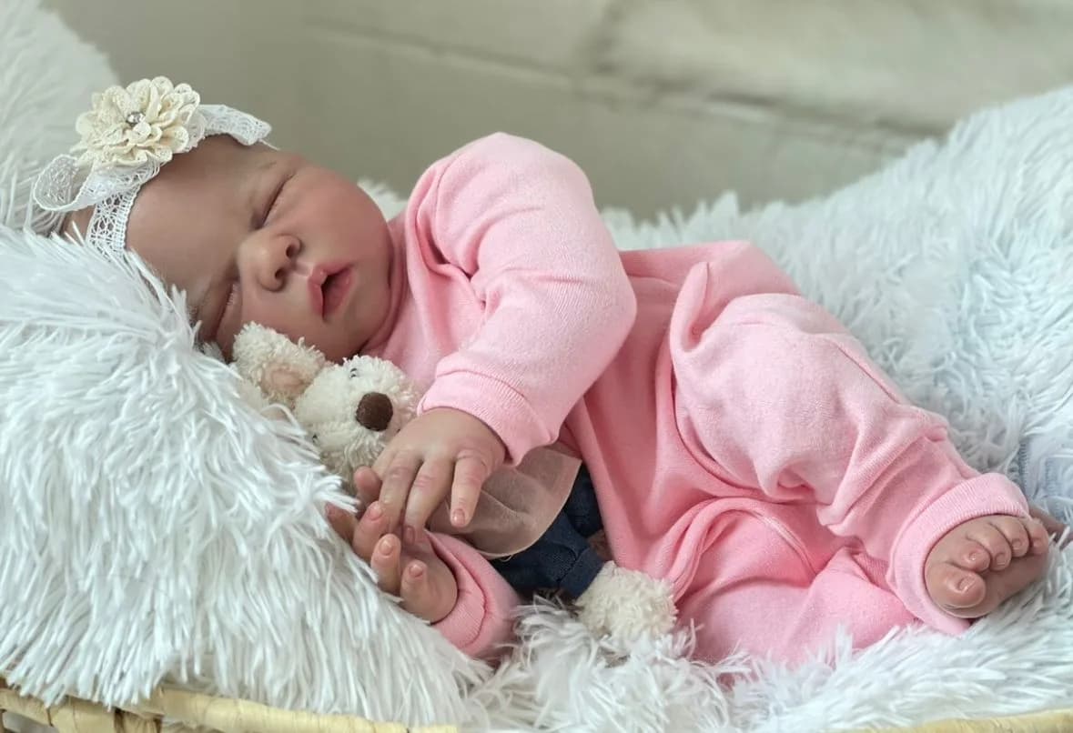 Mulher leva bebê reborn “com gripe” para UPA e tem atendimento negado