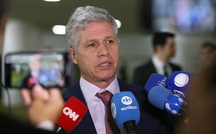 Ministro chama Bolsonaro de “capiroto” em crítica à distribuição de emendas