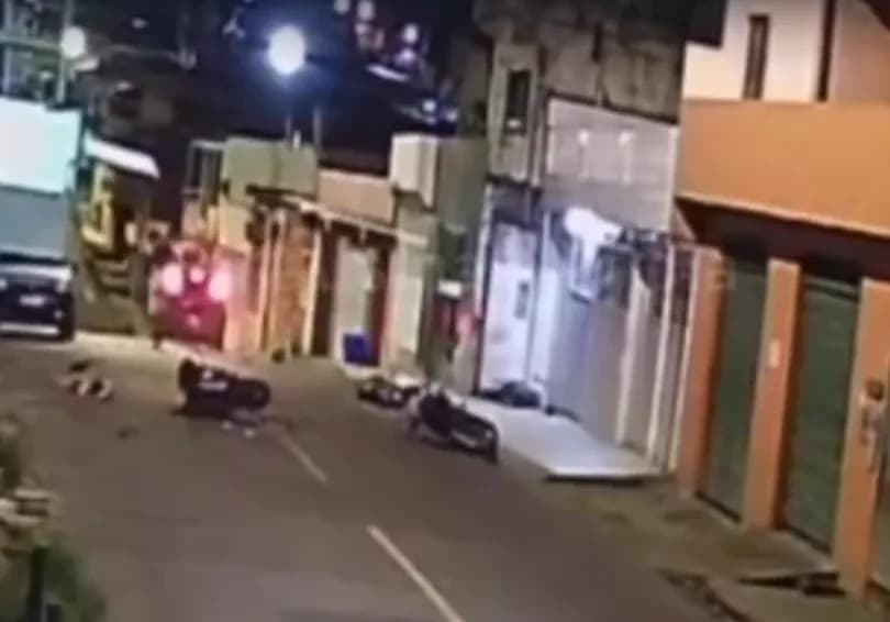 Acidente grave entre motociclistas deixa homem morto e dois feridos em Manaus; vídeo