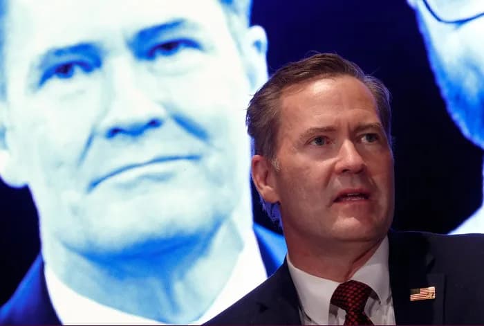 Conselheiro de segurança de Trump é demitido por vazamento de planos de guerra dos EUA